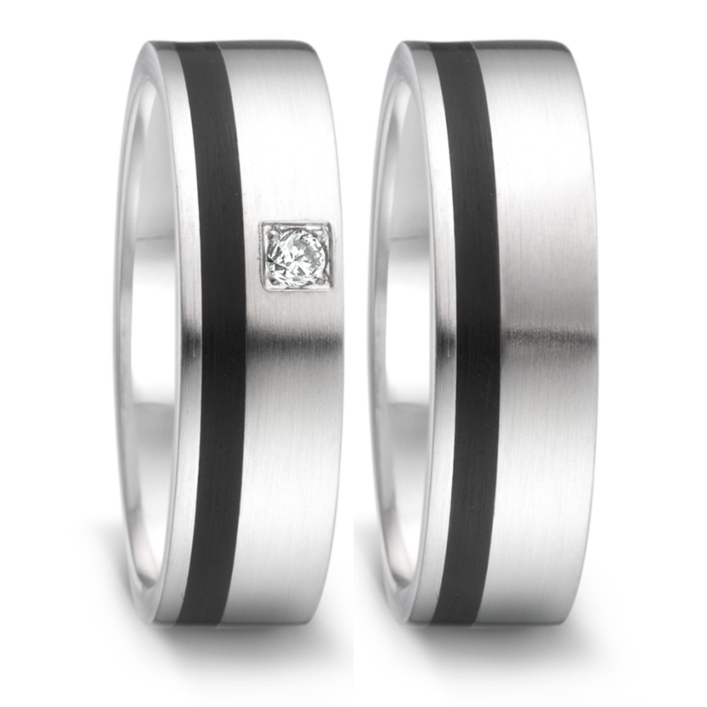 Partnerring Moderner Damen-Partnerring aus langlebigem Edelstahl mit edlem Keramik-Inlay in Schwarz. Verziert mit einem funkelnden Diamanten, verbindet dieser Ring Eleganz und Beständigkeit – perfekt als Ausdruck Ihrer Liebe und Partnerschaft. Komfortabel und zeitlos im Design. 064.13P01.D30.XX