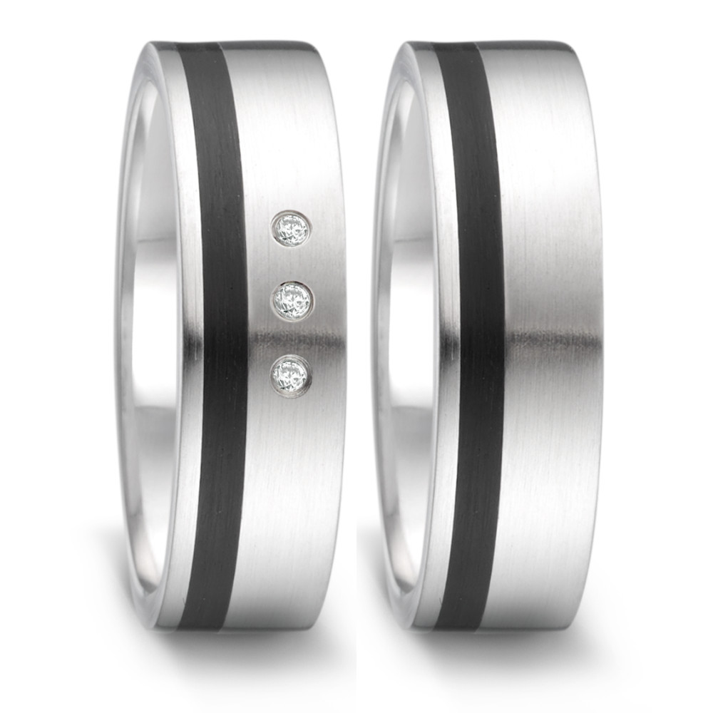 Partnerring Dieser elegante Damen-Partnerring verbindet robusten Edelstahl mit edler schwarzer Keramik und wird durch drei funkelnde Diamanten stilvoll akzentuiert. Ein modernes Schmuckstück, das zeitlose Liebe und besondere Verbundenheit symbolisiert. Perfekt für den Alltag und besondere Momente. 064.13S01.D30.XX