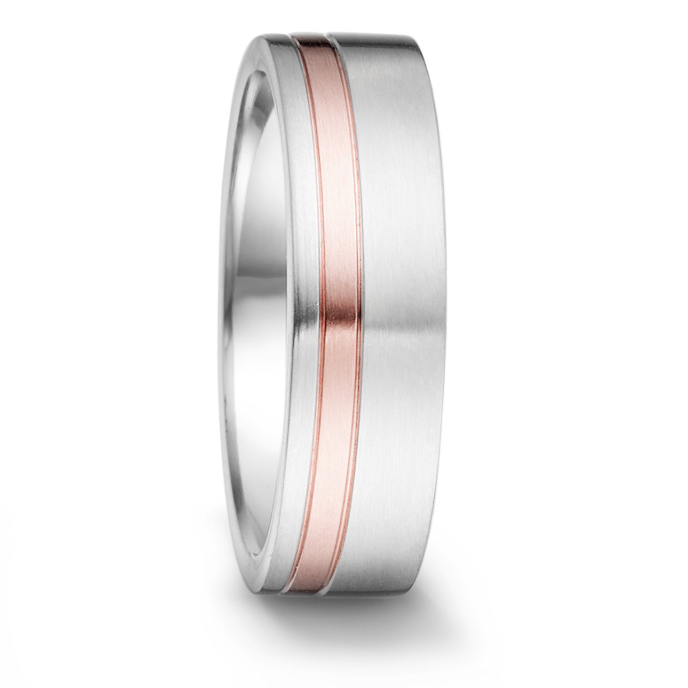 Fingerring Dieser Tamor Partnerring aus Edelstahl mit solidem Roségold, hat eine gelungene Optik aus matten und glänzend polierten Oberflächen. Mit seiner leicht gewölbten und hochglanzpolierten Comfort-Fit-Ringschiene bietet er angenehmen Tragekomfort für jeden Anlass. Inspiriert von minimalen Looks und straffen, klaren Linien, erfüllt dieser TeNo Partnerring die Vision von zeitlosen und langlebigen Ringen für moderne Menschen mit gehobenen Ansprüchen. 068.1300.D30RG.XX