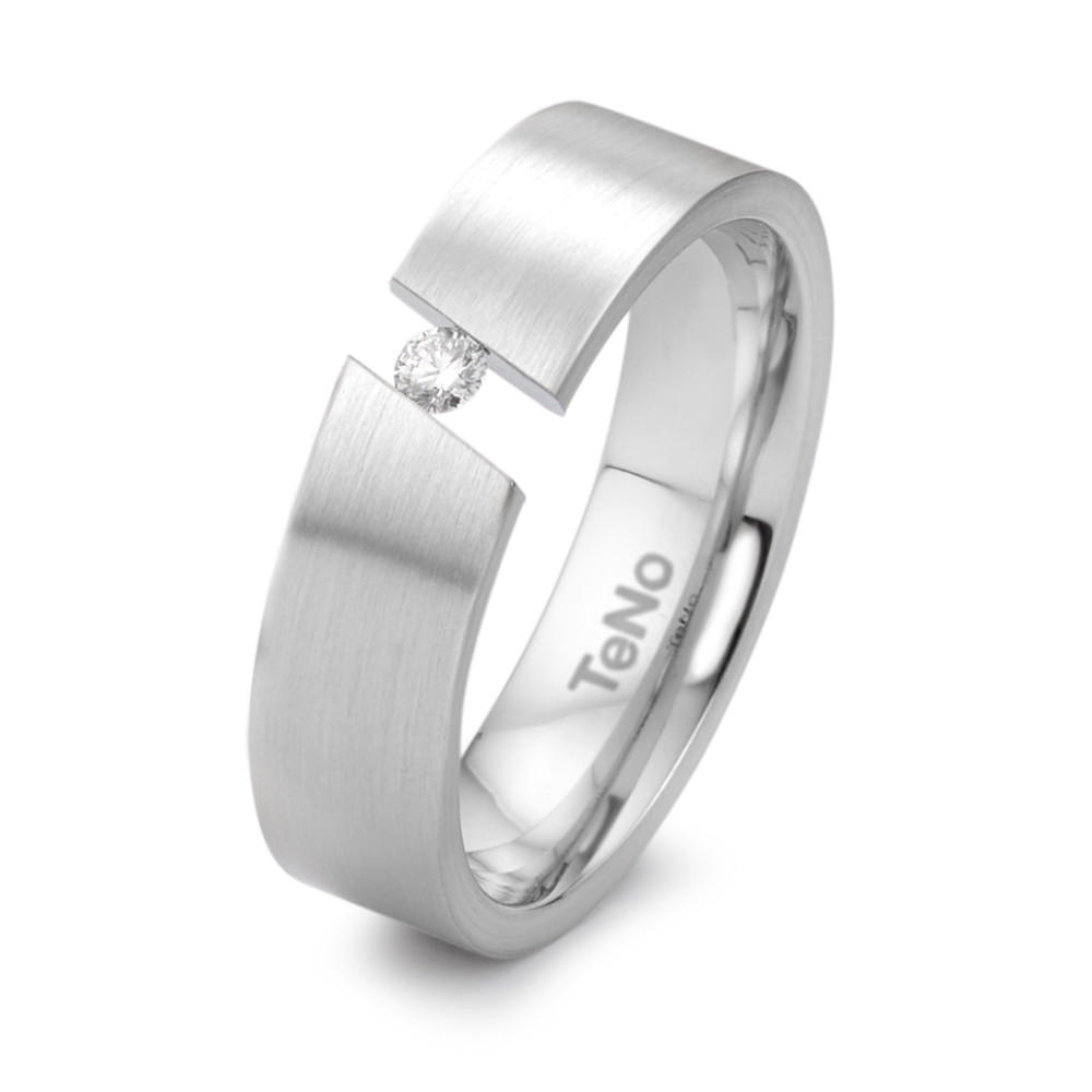 Fingerring Setzen Sie ein Zeichen mit diesem raffinierten Fingerring für Männer, der aus hochwertigem Edelstahl gefertigt ist und einen atemberaubenden Tw-Si-Diamanten von 0,04 ct in einer Breite von 6 mm aufweist. Dieser Fingerring wird mit fachmännischer Sorgfalt in Deutschland gefertigt und ist ein zeitloses Accessoire für die nächsten Jahre. 069.0234.XX