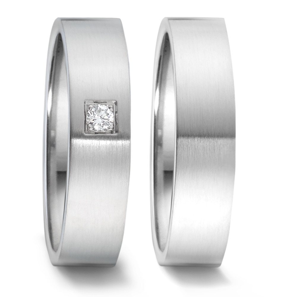 Partnerring Eleganter Damen-Partnerring aus hochwertigem Edelstahl mit einem funkelnden Diamanten. Das zeitlose Design mit matter Oberfläche und glänzendem Stein symbolisiert Beständigkeit und Liebe – perfekt für besondere Momente und als Zeichen einer tiefen Verbindung. 069.13P02.XX