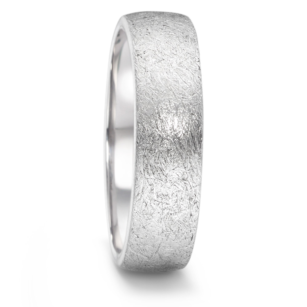 Partnerring Dieser TeNo Ring besticht durch seine Klarheit und Coolness und ist ein elegantes Unisex Schmuckstück für Puristen. Für einen angenehmen Tragekomfort ist der Edelstahlring innen und außen leicht gewölbt. Die aufwendige Eismattierung verleiht jedem Ring eine individuelle Note und betont das handwerkliche Können des Feinschmieds. TeNo Partnerringe - für langlebige Begleiter in Freundschaft, Beziehung oder den Bund fürs Leben. Designed und hergestellt in Deutschland. 069.2500.D52.XX