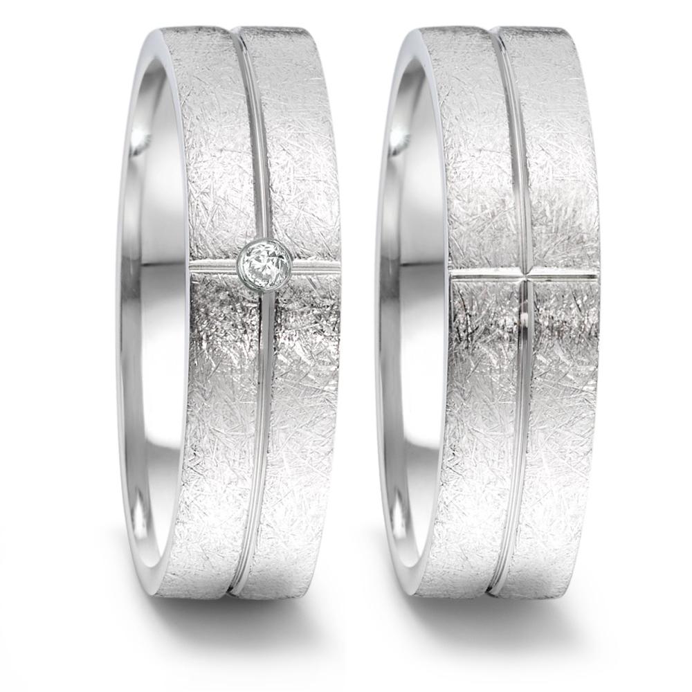 Partnerring Moderner Damen-Partnerring aus hochwertigem Edelstahl mit edler, mattierter Oberfläche. Ein funkelnder Diamant in der Mitte setzt einen eleganten Akzent und macht diesen Ring zum perfekten Symbol für Ihre Liebe und Verbundenheit. Ideal für jeden Anlass. 069.3112.D54.XX