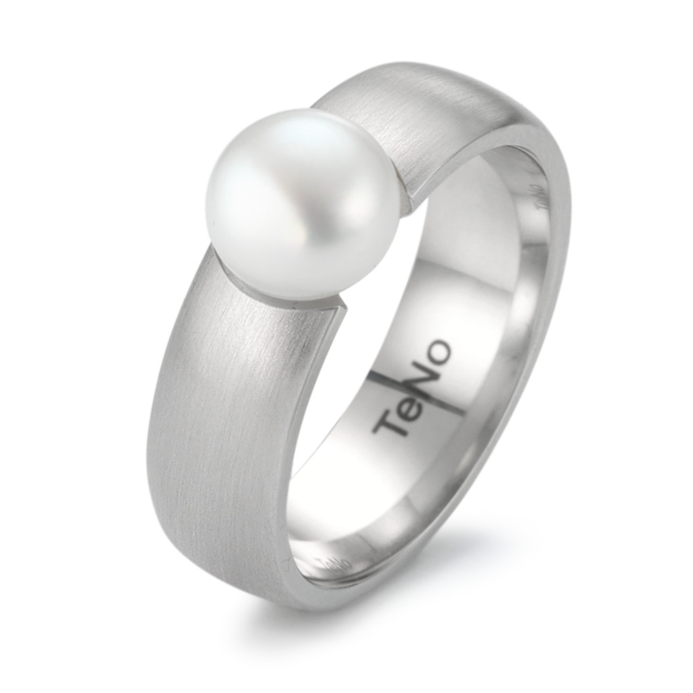 Fingerring Modebewusste Damen sollten sich diesen exquisiten Fingerring aus Edelstahl mit einer Breite von 6 mm nicht entgehen lassen. Mit einer funkelnden Süsswasser-Zuchtperle in Weiss und einer mattierten Oberfläche ist dieses einzigartige Stück stolz in Deutschland hergestellt. Verleihen Sie Ihrer Garderobe noch heute einen Hauch von Eleganz mit diesem atemberaubenden Ring! 069.25PW01.XX