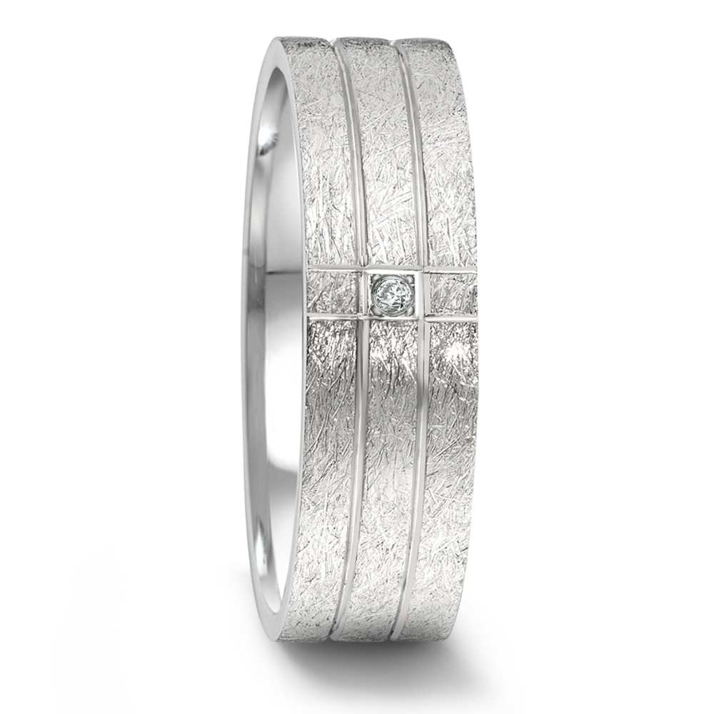 Partnerring Wir präsentieren unseren neuesten und exquisitesten Freundschaftsring für Damen! Diese 7 mm breite Schönheit aus hochwertigem Edelstahl ist mit einem einzelnen Diamanten (0,02 ct) besetzt, der ein unübertreffliches Funkeln erzeugt. Die eismatte Oberfläche verleiht dem Ring ein dezentes, aber raffiniertes Finish. Ausserdem wird er in Deutschland hergestellt - Sie können also sicher sein, dass er von höchster Qualität ist. Sichern Sie sich Ihren Ring noch heute und zeigen Sie Ihren Freunden, wie sehr Sie sie mögen! 069.33P01.D54.XX