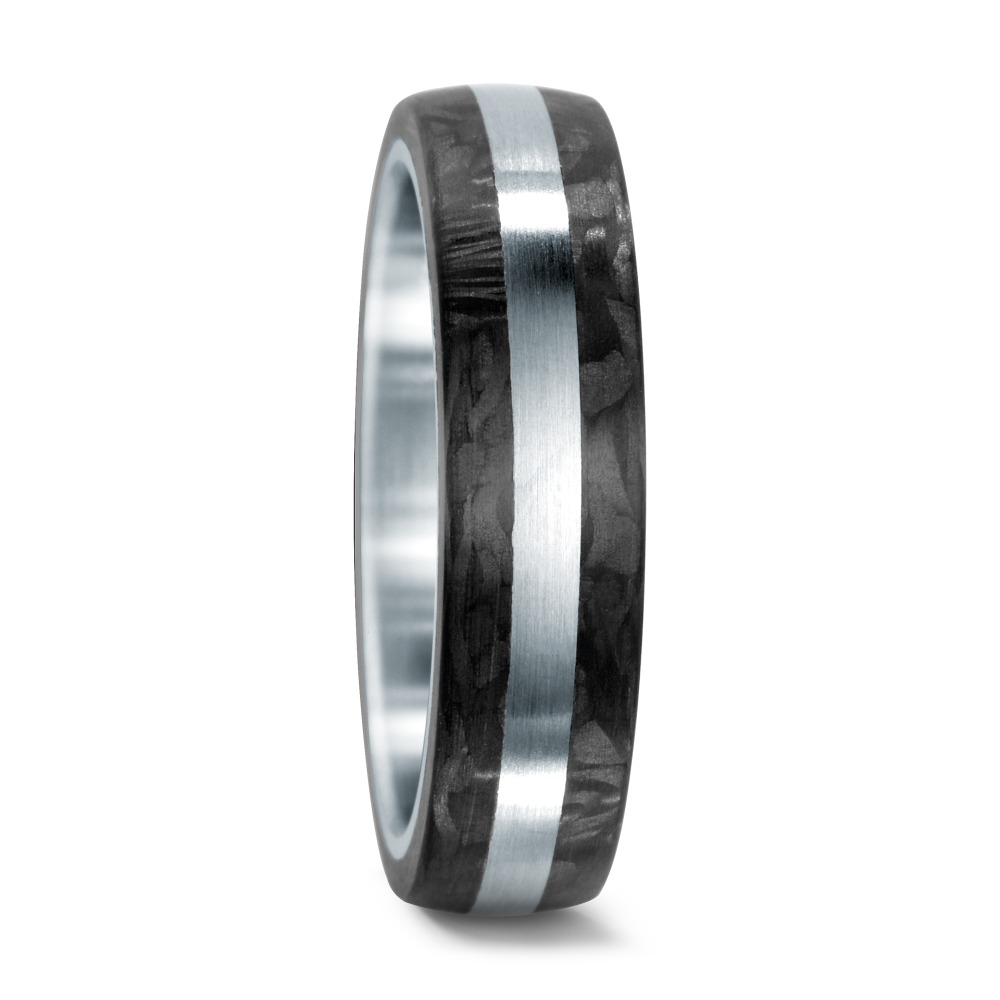 Partnerring Carbon-Edelstahlring: Modernes Design für zeitgemässe Eleganz! Entdecken Sie mit diesem Carbon-Edelstahlring eine alternative Form von Partner- und Trauringen. Edelstahl, robust und pflegeleicht, bildet einen kontrastierenden Hintergrund für das tiefe Schwarz des Carbons. Die innere und äussere Wölbung des Rings optimieren den Tragekomfort, während die Herstellung in Deutschland höchste Qualität garantiert. 59650/003/000/1060