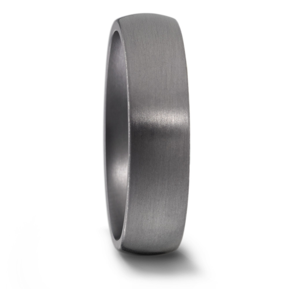 Partnerring Geschaffen für die Ewigkeit - stark, beständig und kostbar! Tantal ist ein äusserst selten vorkommendes, grafitgraues und extrem hartes Metall. Partner- und Trauringe aus Tantal sind ideal für alle Individualisten und kreative Paare, für die Platin und Gold einfach zu gewöhnlich sind. Die dunkleren Tantalringe lassen Diamanten und alle Goldtöne besonders schön strahlen. 59612/003/000/X000