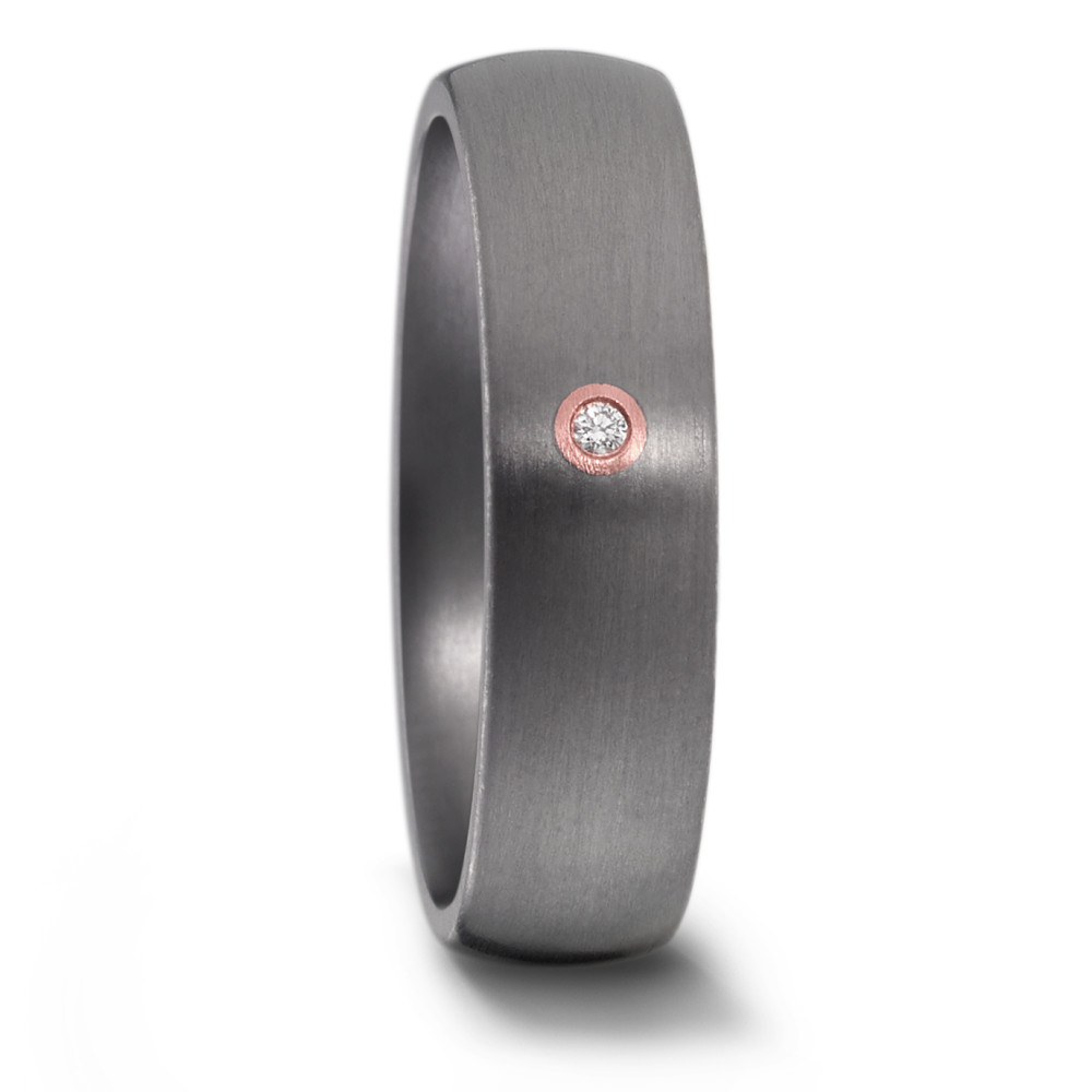 Partnerring Geschaffen für die Ewigkeit - stark, beständig und kostbar! Tantal ist ein äusserst selten vorkommendes, grafitgraues und extrem hartes Metall. Partner- und Trauringe aus Tantal sind ideal für alle Individualisten und kreative Paare, für die Platin und Gold einfach zu gewöhnlich sind. Die dunkleren Tantalringe lassen Diamanten und alle Goldtöne besonders schön strahlen. 59612/003/001/X745