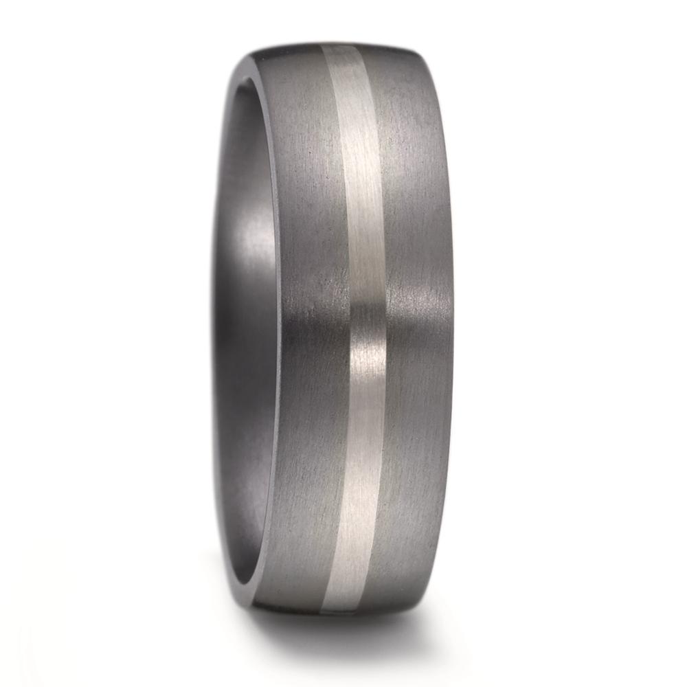 Partnerring Dieser handgefertigte Ehering aus Tantal und Palladium 500 vereint Robustheit und Eleganz. Mit einer Breite von 6,5 mm bietet der Ring ein angenehmes haptisches Erlebnis. Die faszinierende Kombination aus mystisch dunklem Tantal und kühlem Palladium zieht Frauen und Männer gleichermassen an. Ein Schmuckstück zeitloser Schönheit und subtiler Raffinesse. Exklusivität in jedem Detail, aus der TeNo Avantgarde Kollektion - Made in Germany. 59615/003/000/XU00