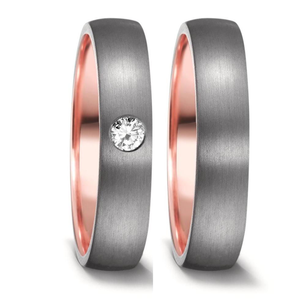Partnerring Dieser elegante Damen-Partnerring vereint moderne Materialien mit zeitloser Eleganz. Außen aus mattem Tantal, innen edles Roségold, begleitet von einem funkelnden Diamanten. Perfekt für stilbewusste Frauen, die Individualität und Qualität schätzen.
