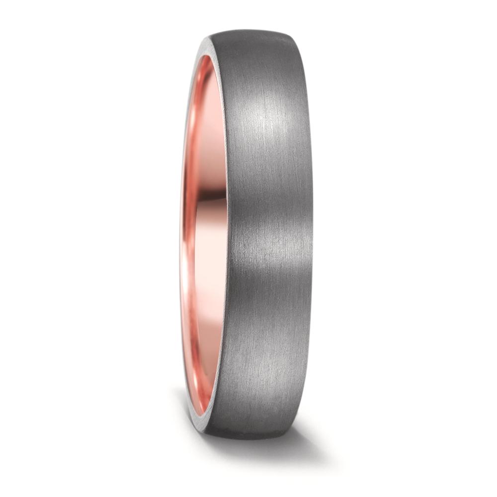 Partnerring Diese modernen und zeitlosen Trauringe & Eheringe aus Tantal mit Roségold aus der TeNo Avantgarde Kollektion werden in deutscher Manufaktur von Hand gefertigt. Der passende Damenring ist zusätzlich mit Diamanten besetzt. Tantal hat echten Seltenheitswert, es ist äußerst robust und schmilzt erst bei 3.000 °C. Die mystisch dunkle Tantal-Farbe entfaltet zusammen mit Roségold einen faszinierenden Reiz und ist sowohl bei Frauen wie auch bei Männer sehr beliebt. 59634/003/000/X545