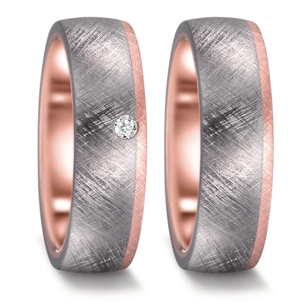 Partnerring Dieser elegante Damen-Partnerring vereint 999 Tantal und 585 Roségold zu einem einzigartigen Look. Die kratzstrukturierte Oberfläche sorgt für modernen Charme, während ein funkelnder Diamant edle Akzente setzt. Stilvoll, robust und perfekt für besondere Momente.