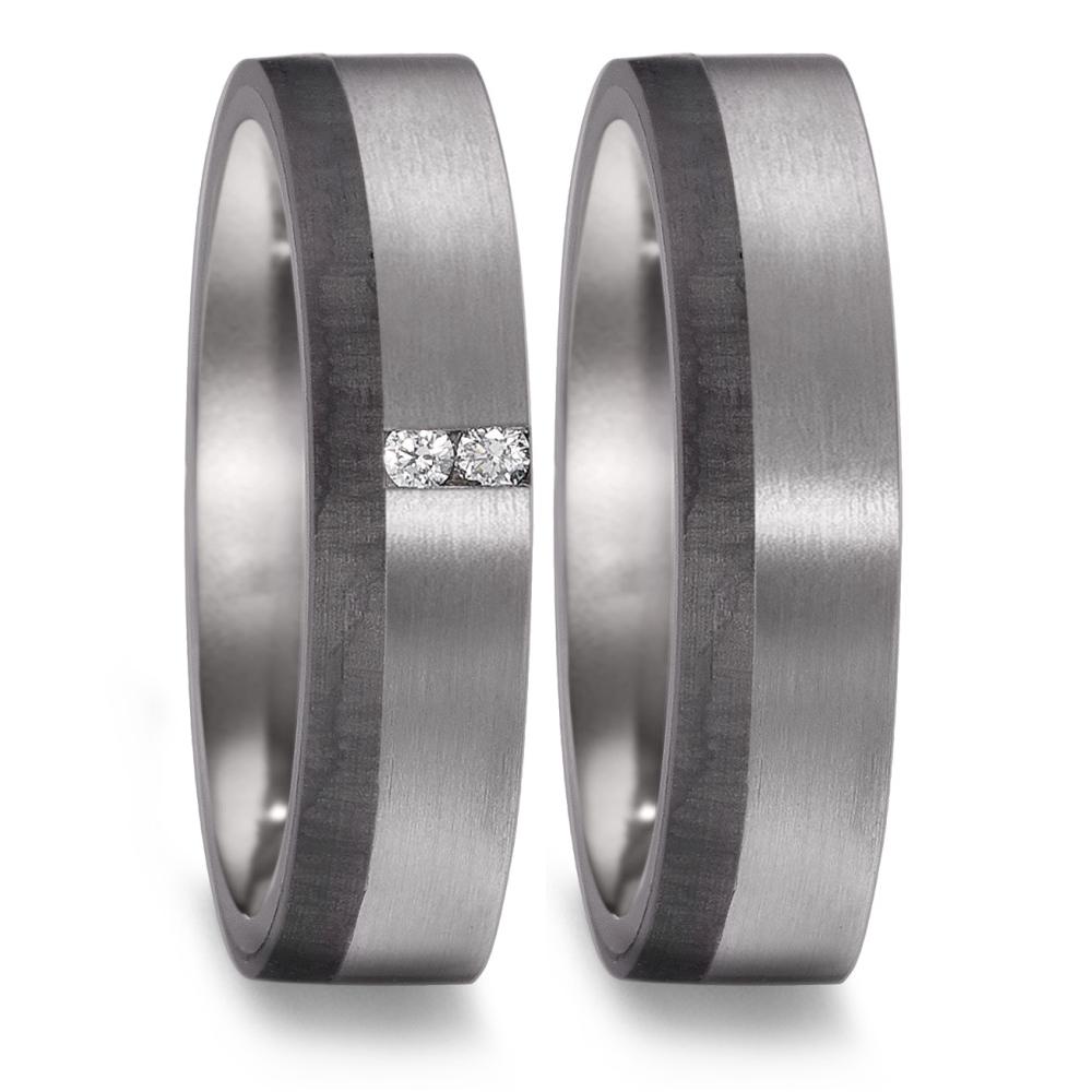 Partnerring Eleganter Damen Partnerring aus 999 Tantal, kombiniert mit edlem Carbon und veredelt durch zwei funkelnde Diamanten. Modernes Design trifft auf hochwertige Materialien – perfekt für unvergängliche Momente und eine stilvolle Liebeserklärung. Robust und zeitlos schön. 52580/001/003/XN62