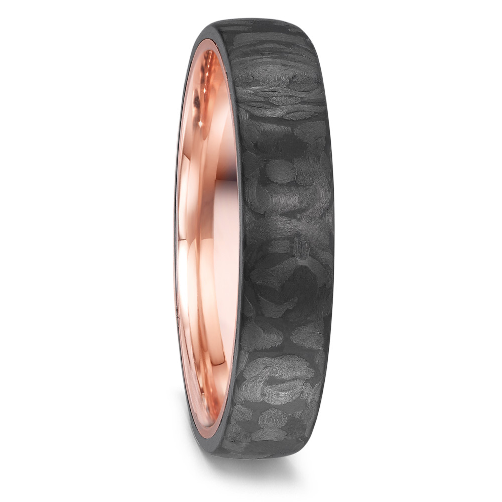 Partnerring TeNo Love Rings VOLCANIC aus Carbon mit Gold sind sehr ausgefallene Partnerringe und Trauringe. Durch das schlichte und zeitlose Design stehen diese Manufaktur-Ringe für einen modernen Lifestyle. Die massiv goldene Ringschiene wird hier von schwarzem Carbon fest ummantelt. Zur Auswahl stehen fünf Ringbreiten in 3, 4, 5 und 6 mm sowie über 500 Diamant Varianten. 52660/001/000/N559