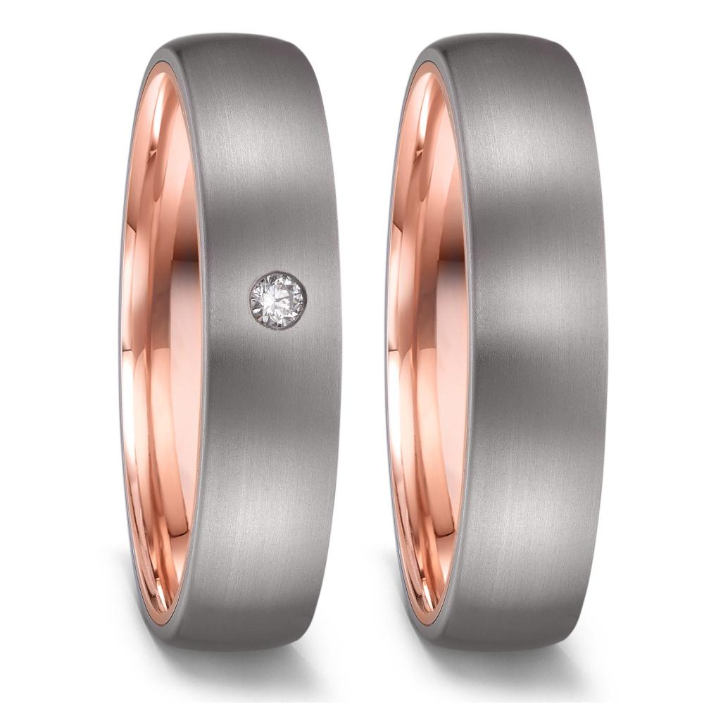 Partnerring Die TeNo Love Rings Kollektion spiegelt die Liebe in all ihren Facetten wider. Diese Trauringe und Partnerringe sind voller Emotionen und werden in Deutschland hergestellt. Bei diesem Modell wird die massiv goldene Ringschiene aus 14 Karat Gelbgold von ultraleichtem Titan ummantelt. Er passt perfekt zu einem modernen Lifestyle und ist in verschiedenen Ringbreiten sowie in zahlreichen Diamantvarianten erhältlich. 52660/001/DA4/2503