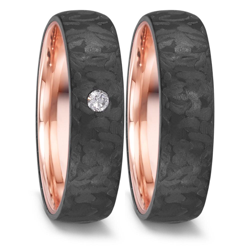 Partnerring TeNo Love Rings VOLCANIC aus Carbon mit Gold sind sehr ausgefallene Partnerringe und Trauringe. Durch das schlichte und zeitlose Design stehen diese Manufaktur-Ringe für einen modernen Lifestyle. Die massiv goldene Ringschiene wird hier von schwarzem Carbon fest ummantelt. Zur Auswahl stehen fünf Ringbreiten in 3, 4, 5 und 6 mm sowie über 500 Diamant Varianten. 52661/001/DA5/N559