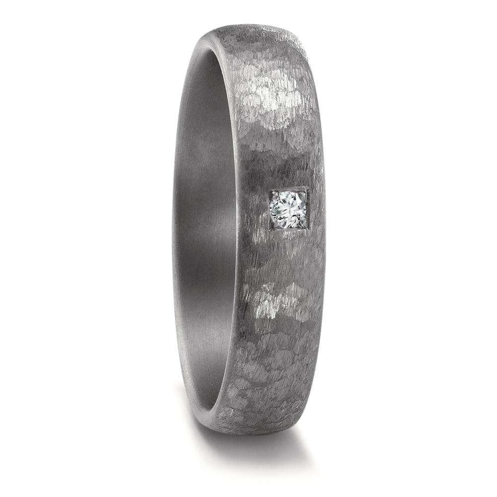 Partnerring Geschaffen für die Ewigkeit  stark, beständig und kostbar! Tantal ist ein äusserst selten vorkommendes, grafitgraues und extrem hartes Metall. Partner- und Trauringe aus Tantal sind ideal für alle Individualisten und kreative Paare, für die Platin und Gold einfach zu gewöhnlich sind. Die dunkleren Tantalringe lassen Diamanten und alle Goldtöne besonders schön strahlen. 59678/014/003/X000