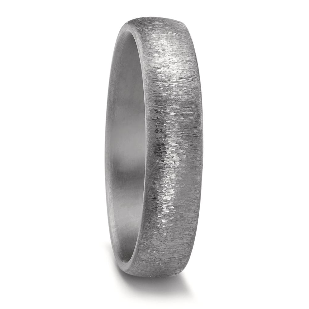 Partnerring Geschaffen für die Ewigkeit – stark, beständig und kostbar! Tantal ist ein äusserst selten vorkommendes, grafitgraues und extrem hartes Metall. Partner- und Trauringe aus Tantal sind ideal für alle Individualisten und kreative Paare, für die Platin und Gold einfach zu gewöhnlich sind. Die dunkleren Tantalringe lassen Diamanten und alle Goldtöne besonders schön strahlen. 59679/008/000/X000