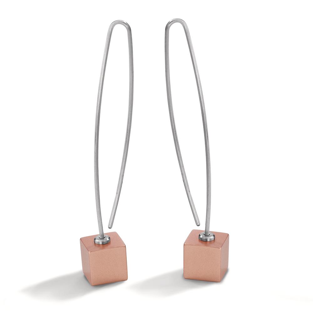 Ohrhänger Die TeNo Cube Pendelohrhänger sind mit ihrem Würfeldesign aus eloxiertem Aluminium sehr kombinationsfreudig. Das sanfte Rosé sorgt für einen zeitlosen und modernen Look zugleich. Durch die ergonomische Form des Ohrhakens aus antiallergenem Edelstahl passen sie sich perfekt am Ohr an.  