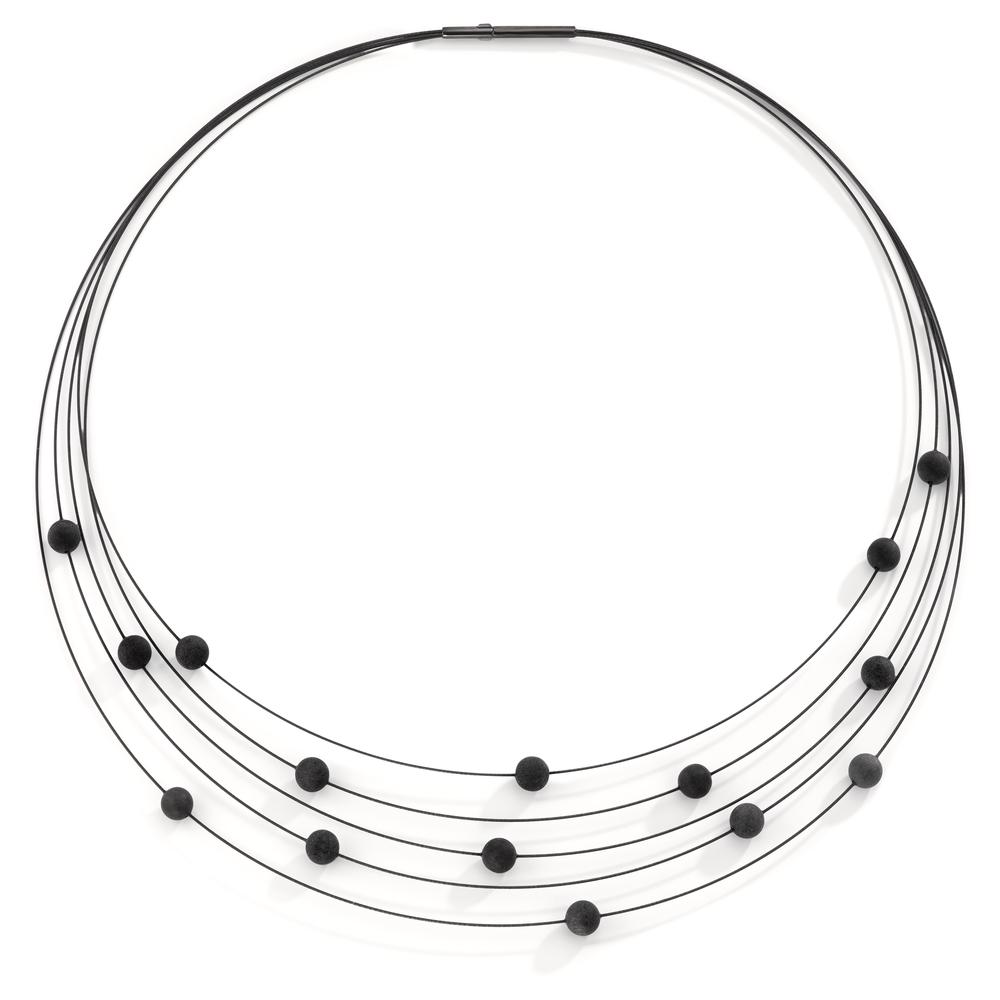 Collier Black Beauty - minimalistisch und ohne Schnörkel: An diesem völlig in Schwarz gehaltenen Spiralcollier verschmelzen schwarze Carbon Kugeln mit ebenso nachtschwarzen Edelstahlspiralen zu einem aussergewöhnlichen Look. Diese zeitlose Allianz steht für einen durch und durch weiblichen Style. Schlicht, schnörkellos und gerade deshalb so grossartig. Ideal dazu passend sind die kugelrunden Carbonohrstecker Globe von TeNo Design, die es in verschiedenen Durchmesser gibt. 