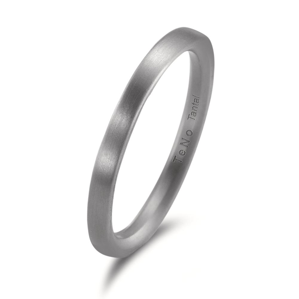 Beisteckring Eleganter Damen Beisteckring aus hochwertigem Tantal. Das matte Finish verleiht dem schmalen Ring eine moderne und dezente Optik. Ideal als Begleiter zu anderen Ringen oder solo getragen für zeitlose Eleganz. Hautfreundlich und besonders robust – perfekt für jeden Tag.