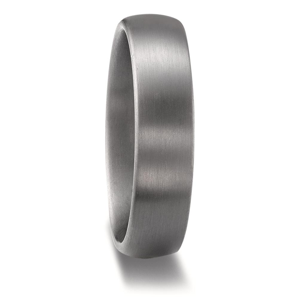 Partnerring Geschaffen für die Ewigkeit – stark, beständig und kostbar! Tantal ist ein äusserst selten vorkommendes, grafitgraues und extrem hartes Metall. Partner- und Trauringe aus Tantal sind ideal für alle Individualisten und kreative Paare, für die Platin und Gold einfach zu gewöhnlich sind. Die dunkleren Tantalringe lassen Diamanten und alle Goldtöne besonders schön strahlen. 59702/003/000/X000