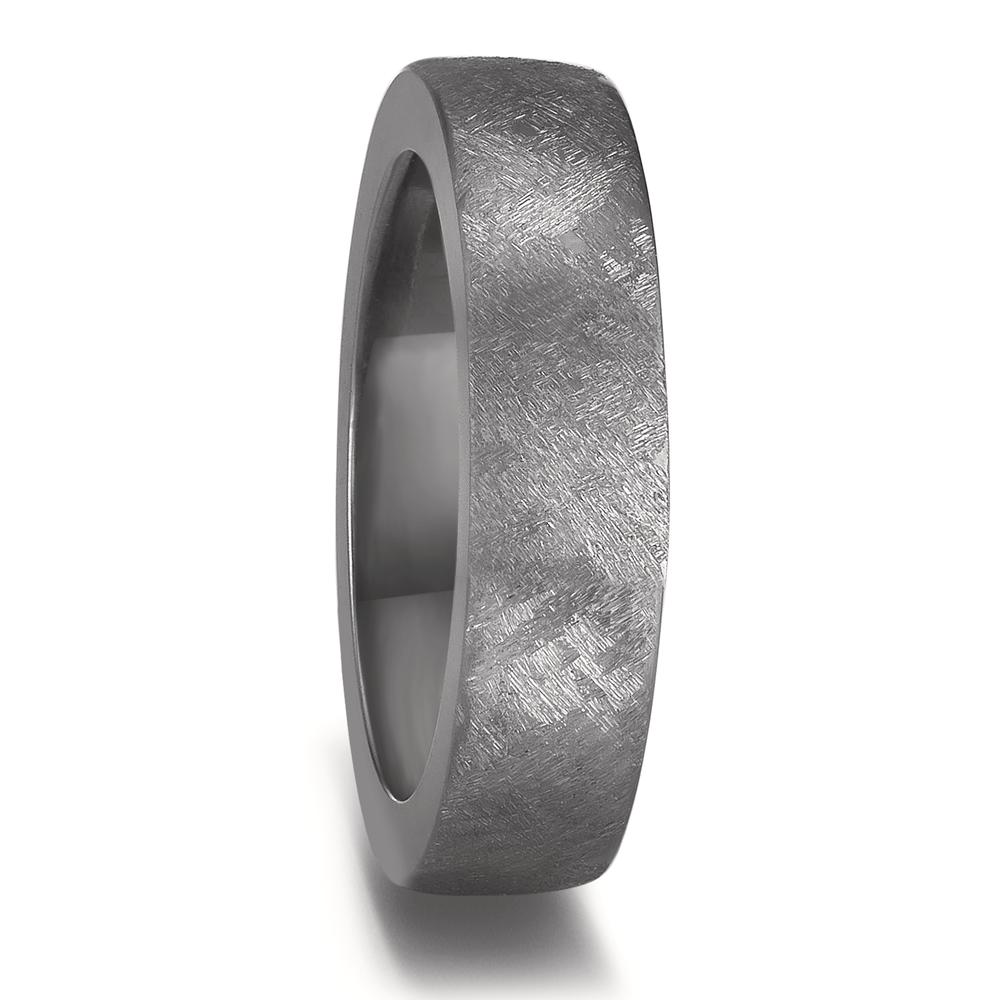 Partnerring Geschaffen für die Ewigkeit – stark, beständig und kostbar! Tantal ist ein äusserst selten vorkommendes, grafitgraues und extrem hartes Metall. Partner- und Trauringe aus Tantal sind ideal für alle Individualisten und kreative Paare, für die Platin und Gold einfach zu gewöhnlich sind. Die dunkleren Tantalringe lassen Diamanten und alle Goldtöne besonders schön strahlen. 52674/023/000/X000