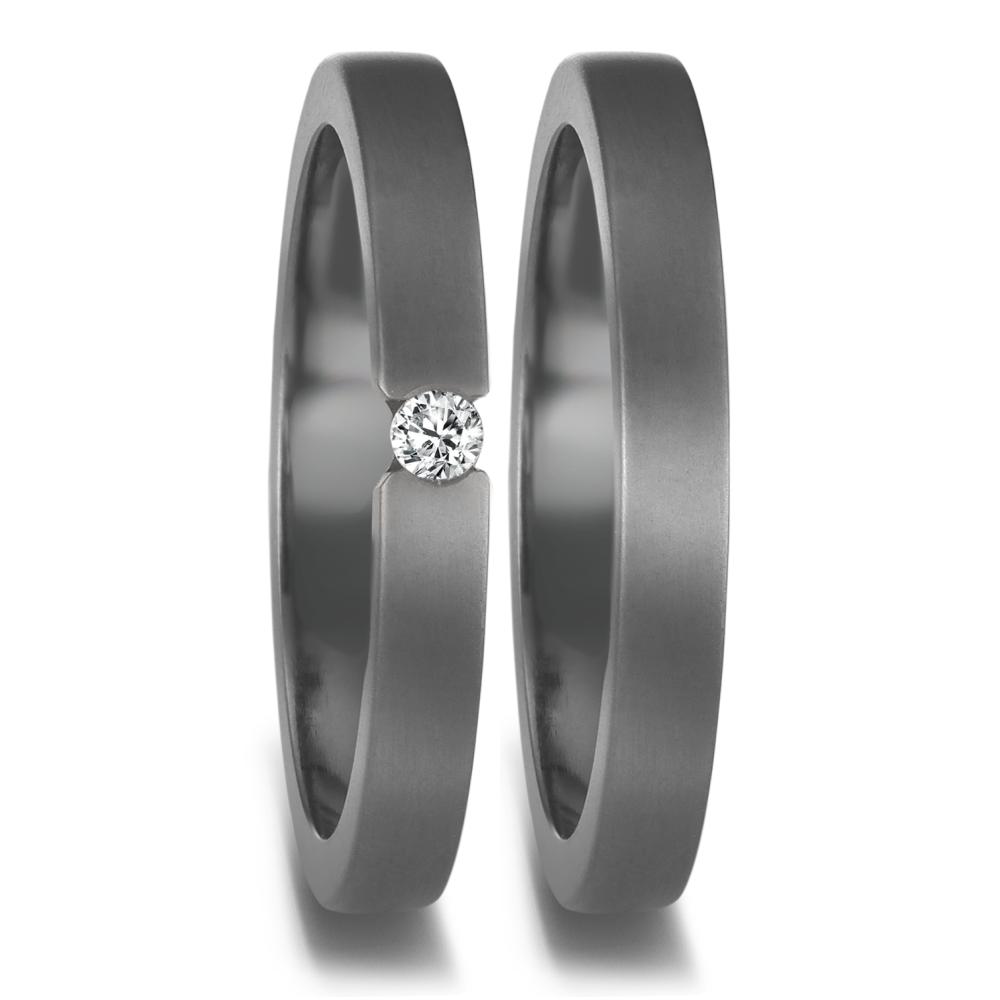 Partnerring Eleganter Damen-Partnerring aus mattem Tantal mit einem funkelnden Diamanten in strahlender Rundfassung. Das moderne Design verbindet zeitlose Schönheit mit außergewöhnlicher Haltbarkeit – perfekt für Ihre besondere Verbindung. Ein Symbol ewiger Liebe in edlem Stil. 52675/001/005/X000