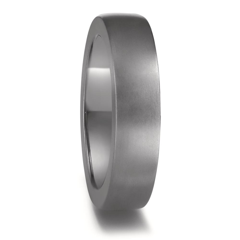 Partnerring Geschaffen für die Ewigkeit – stark, beständig und kostbar! Tantal ist ein äusserst selten vorkommendes, grafitgraues und extrem hartes Metall. Partner- und Trauringe aus Tantal sind ideal für alle Individualisten und kreative Paare, für die Platin und Gold einfach zu gewöhnlich sind. Die dunkleren Tantalringe lassen Diamanten und alle Goldtöne besonders schön strahlen. 52676/001/000/X000