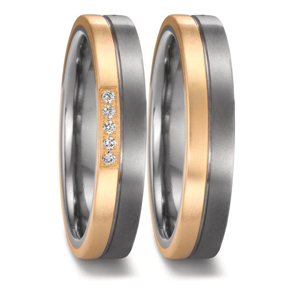Partnerring Eleganter Damen-Partnerring aus hochwertigem Tantal und warmem Gelbgold. Veredelt mit fünf funkelnden Diamanten, die dem Ring einen edlen Glanz verleihen. Zeitloses Design und beste Verarbeitung machen diesen Ring zum perfekten Symbol ewiger Verbundenheit. 52703/001/005/X701