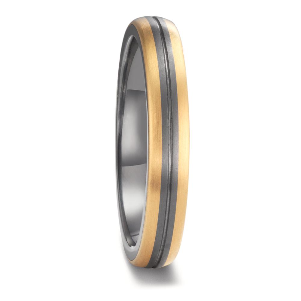 Partnerring TeNo-Trauring aus Tantal und 18K Gold, handgefertigt in Deutschland von erfahrenen Goldschmieden. Das Design mit 2 eingelassenen Goldstreifen verleiht dem Ring eine elegante Note. Die matte Oberfläche schafft einen subtilen Kontrast, der das warme Gelbgold elegant in Szene setzt. Trauringe aus dem seltenen Tantal sind perfekt für Paare, die Individualität schätzen. 52704/001/000/X701