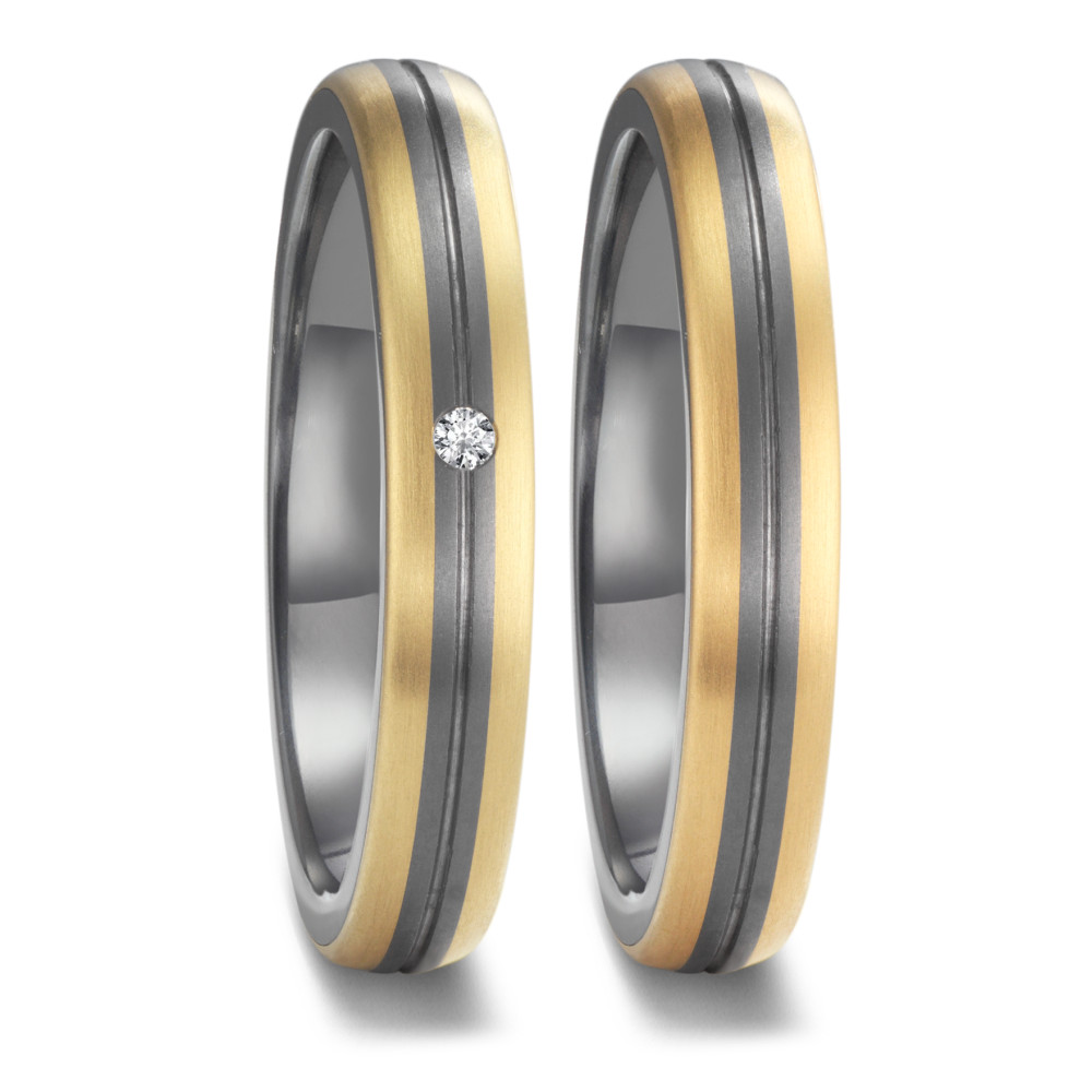 Partnerring Eleganter Damen-Partnerring aus widerstandsfähigem Tantal und warm schimmerndem Gelbgold. Das zeitlose Design wird durch einen funkelnden Diamanten veredelt. Perfekt für den besonderen Moment – stilvoll, modern und hochwertig verarbeitet. 52704/001/002/X701