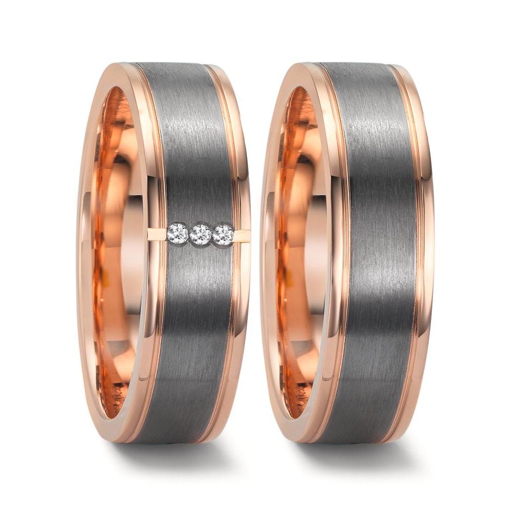 Partnerring Eleganter Damen-Partnerring aus warmem Rotgold kombiniert mit mattem Tantal für einen modernen Look. Verziert mit drei funkelnden Diamanten, die für zeitlose Eleganz sorgen. Perfekt als Symbol der Verbundenheit und stilvolles Schmuckstück für jeden Anlass. 52723/013/142/5X03